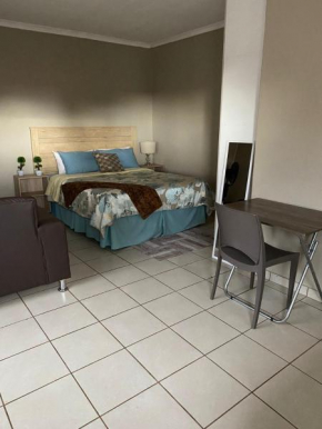 Self Catering Bachelor Suites in Florapark